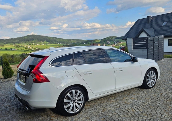 Volvo V60 cena 64000 przebieg: 175000, rok produkcji 2017 z Limanowa małe 29